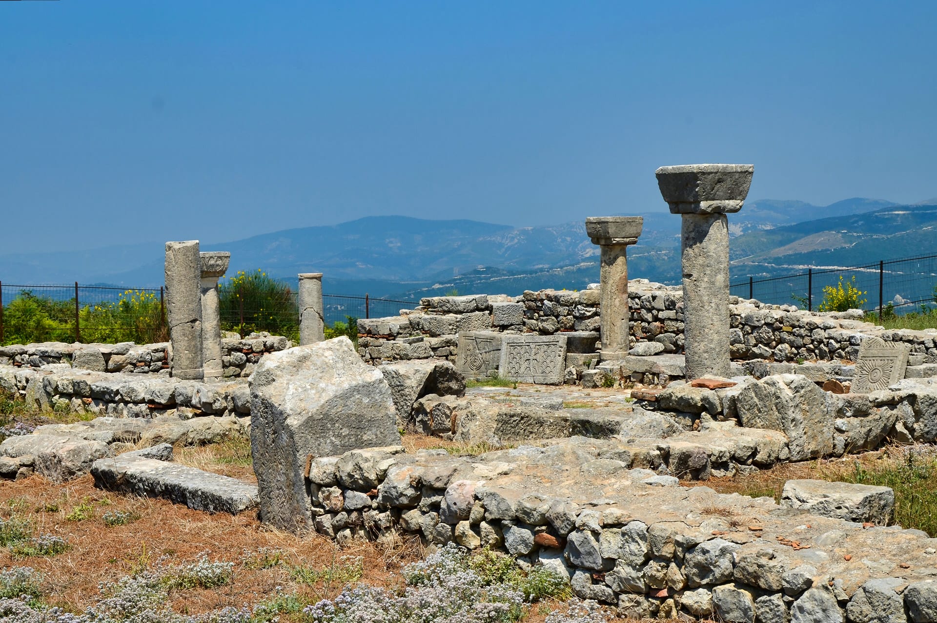 Historical Sightseeing - Image 1