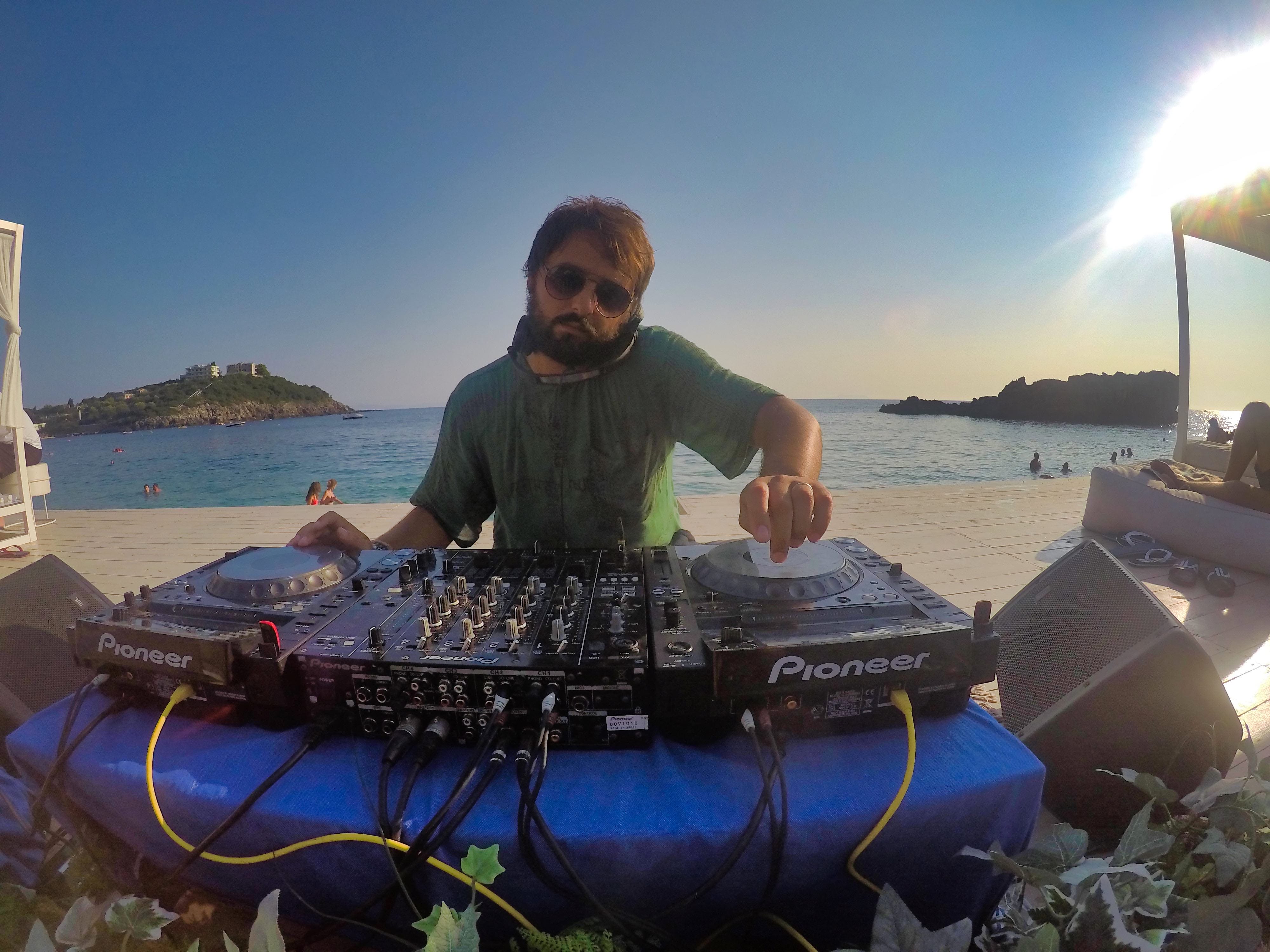 Jalë Beach - Image 1