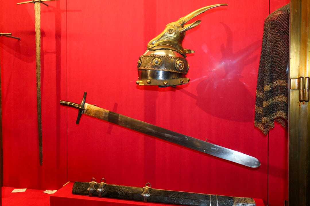 Skanderberg helmet and sword
