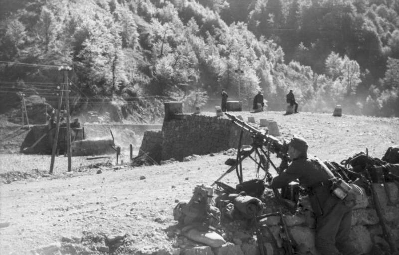 German checkpoint in central Albania, September 1943. Bundesarchiv, Bild 101I-203-1686-25 / Prizibilla / CC-BY-SA 3.0